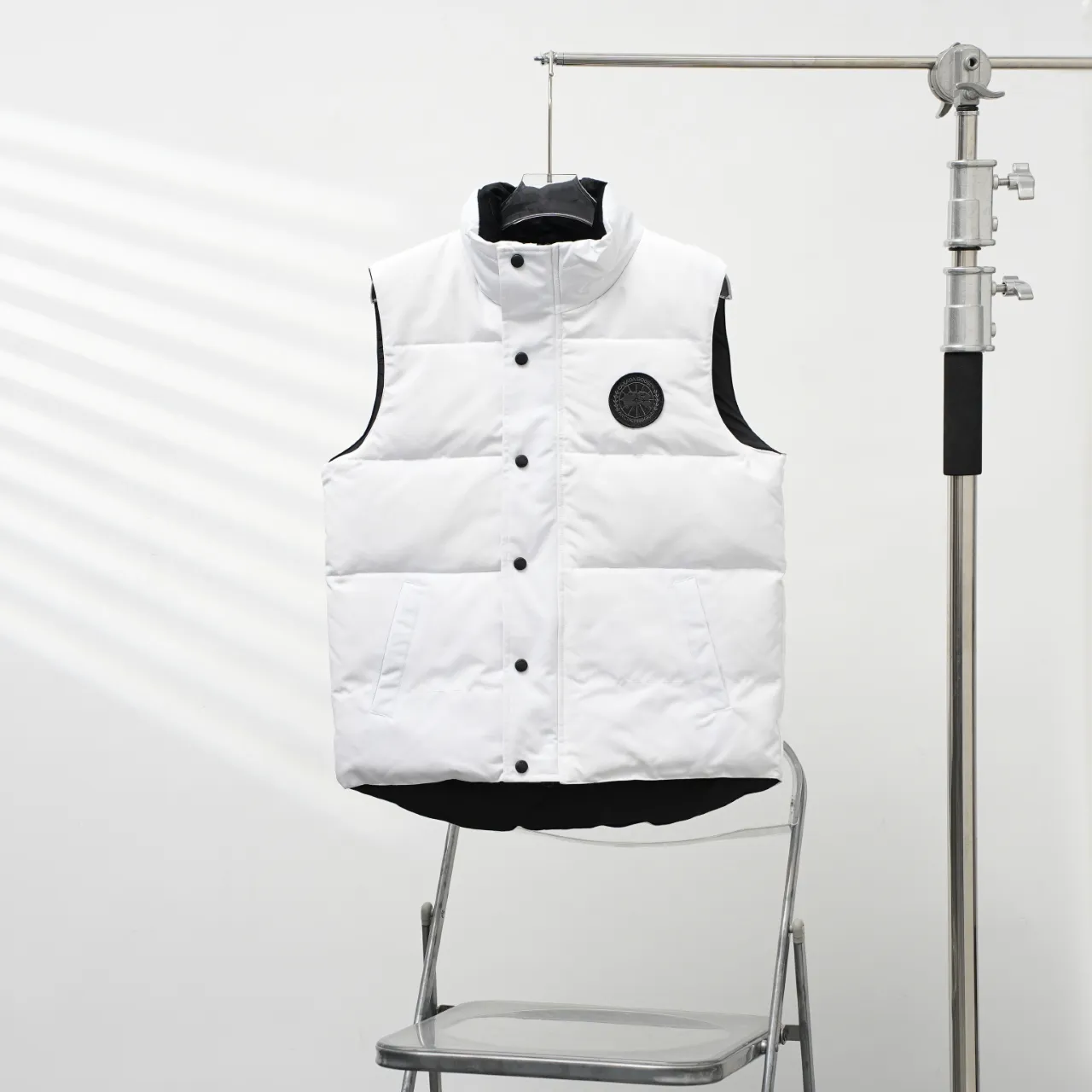 P340 CANADA GOOSE丨Canada Goose slanted pocket stand collar down vest Color: Large white and black label Size: XS-XXL